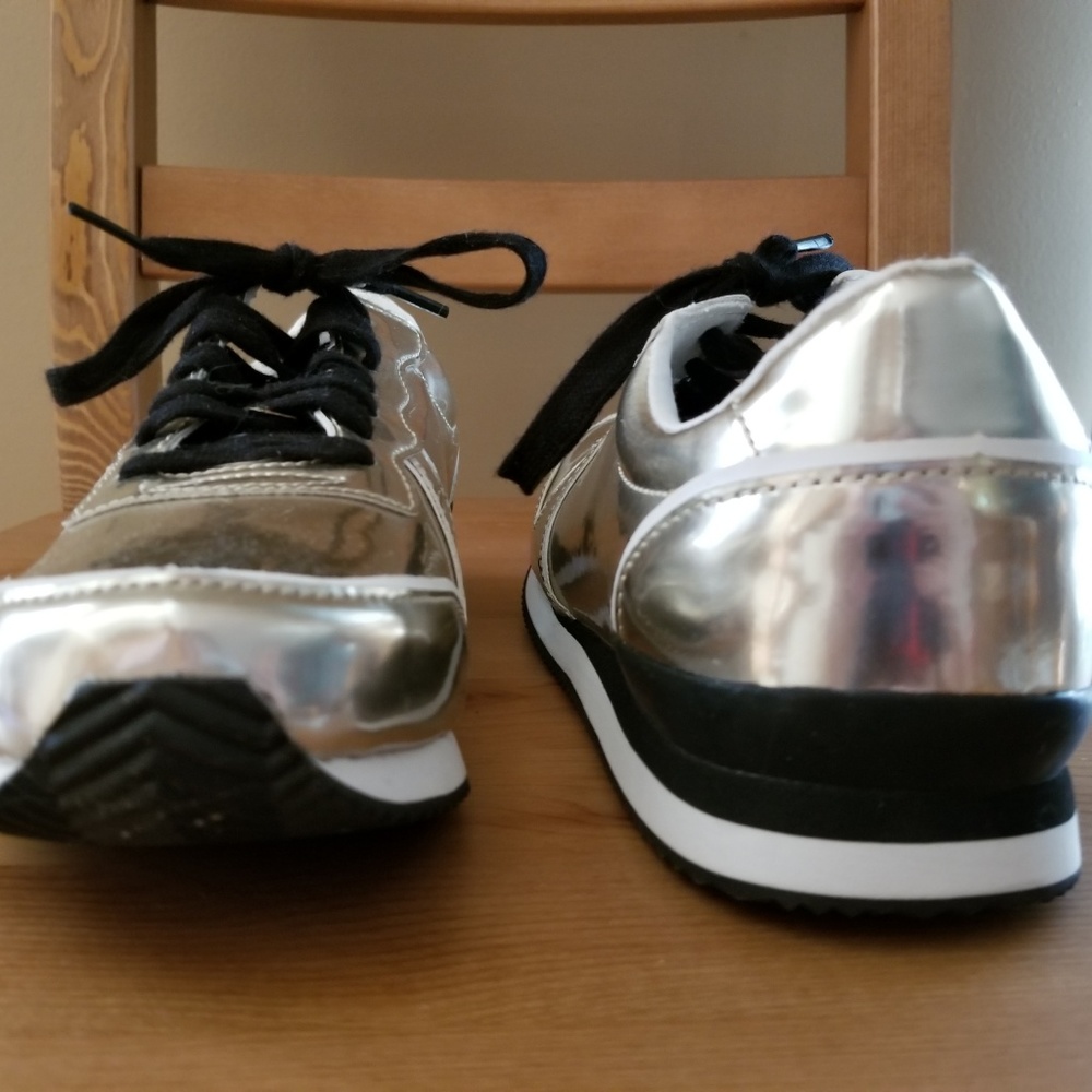 Shoes - Picture 3 of 4